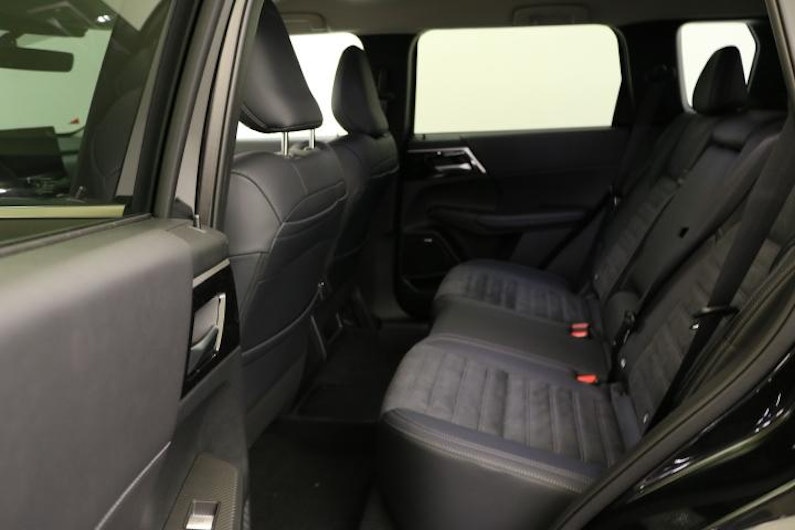 Vehicle image MITSUBISHI OUTLANDER