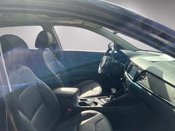 Vehicle image 18 Vehicle image 18