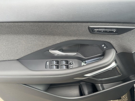 Vehicle image 9 Vehicle image 9