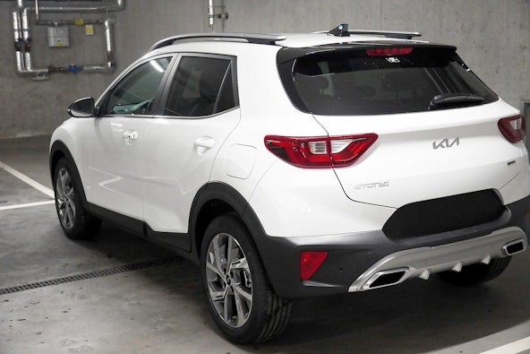 Vehicle image 13