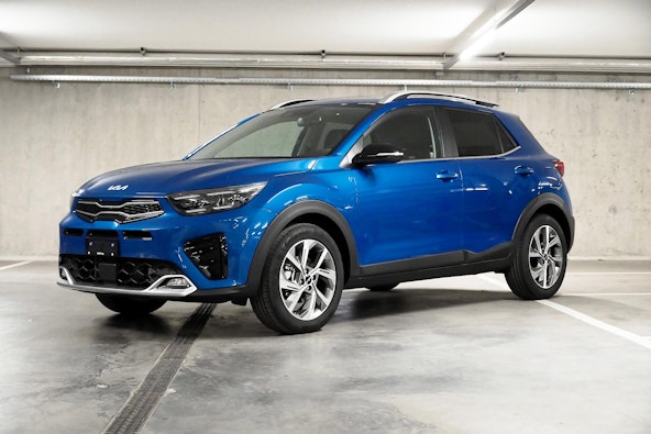 First vehicle image