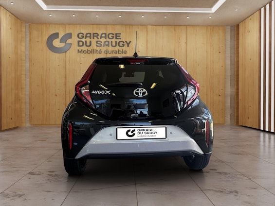 Vehicle image 5