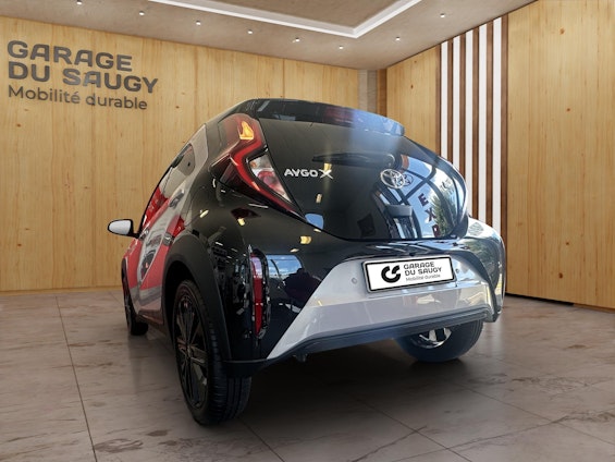 Vehicle image 4