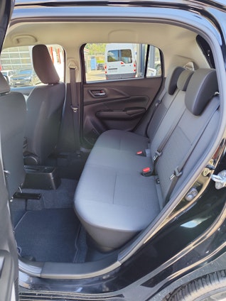 Vehicle image 19 Vehicle image 19