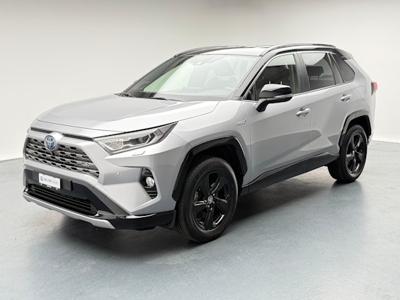 First vehicle image