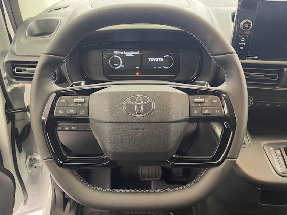 Vehicle image 8 Vehicle image 8