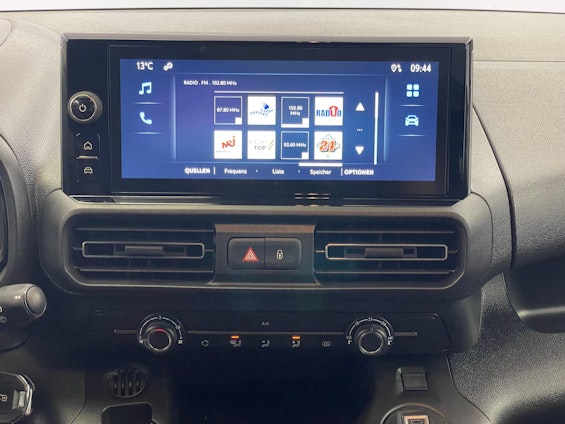 Vehicle image 10 Vehicle image 10