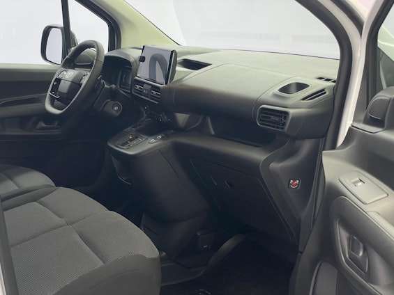 Vehicle image 6 Vehicle image 6