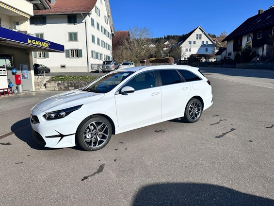 First vehicle image