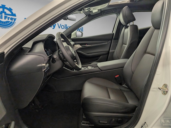 Vehicle image MAZDA 3