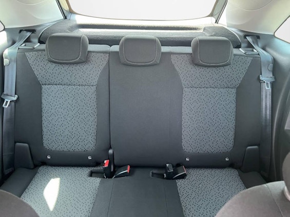 Vehicle image 7 Vehicle image 7