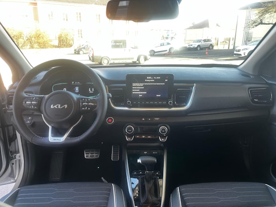 Vehicle image 6