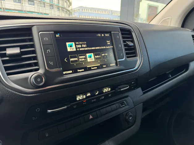 Opel Vivaro Kombi XL 2.0CDTi - 9 Plätzer - Automat