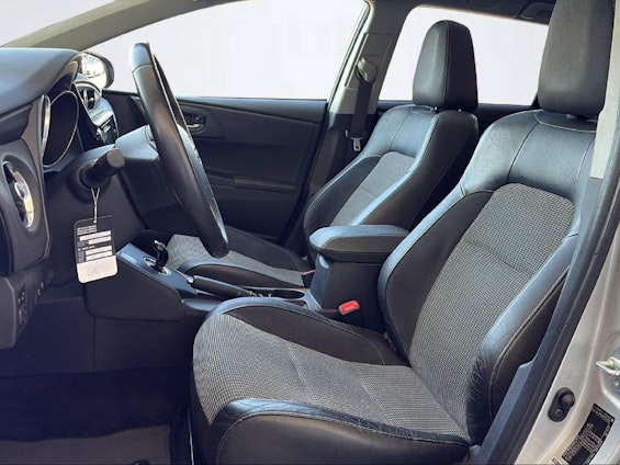 Vehicle image 6 Vehicle image 6