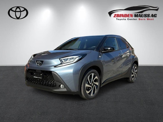 First vehicle image
