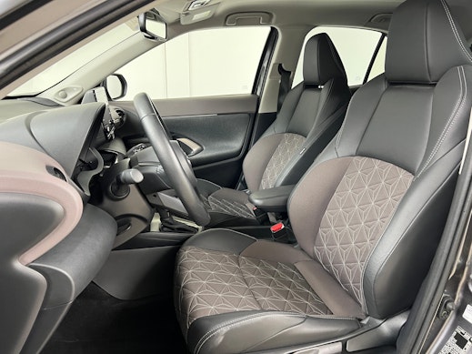 TOYOTA Yaris Cross 1.5 VVT-i HSD Elegant AWD-i 2