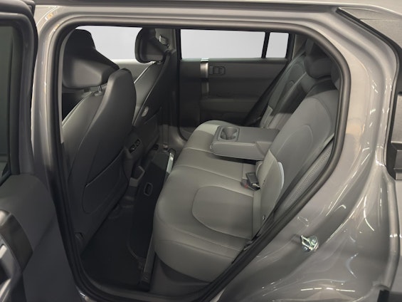 Vehicle image 6 Vehicle image 6