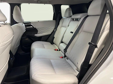 MITSUBISHI OUTLANDER 10