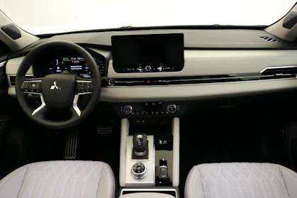 MITSUBISHI OUTLANDER 6