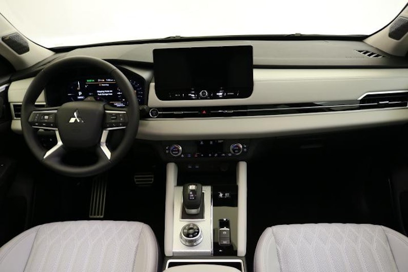 Vehicle image MITSUBISHI OUTLANDER