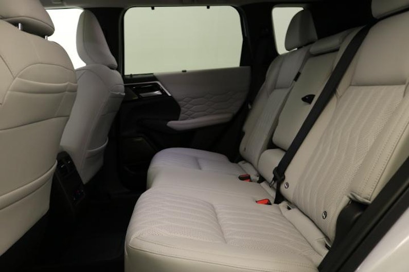 Vehicle image MITSUBISHI OUTLANDER