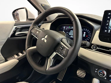 MITSUBISHI OUTLANDER 7