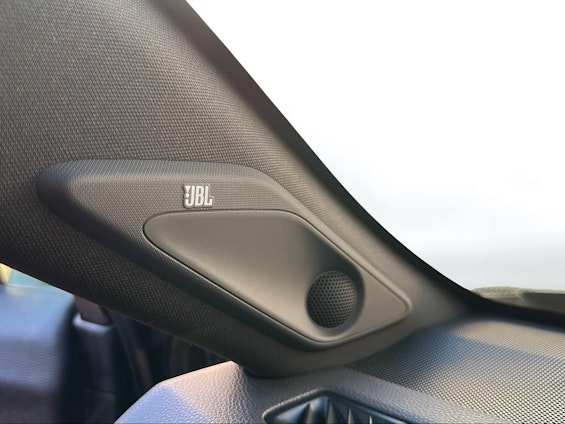 Vehicle image 16 Vehicle image 16