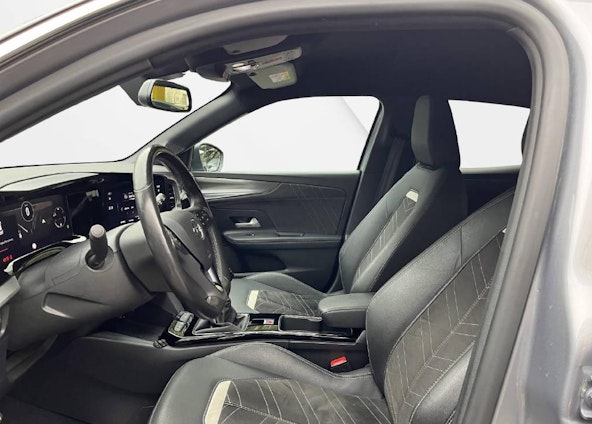 Vehicle image 4 Vehicle image 4