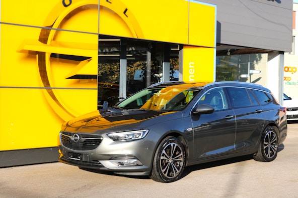 First vehicle image