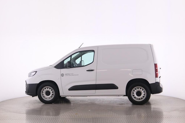 Vehicle image 3 Vehicle image 3