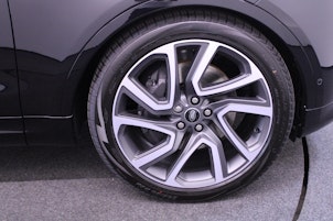 Vehicle image LAND ROVER Discovery 3.0 D I6 350 Dynamic HSE