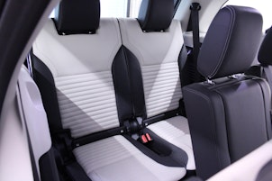 Vehicle image LAND ROVER Discovery 3.0 D I6 350 Dynamic HSE