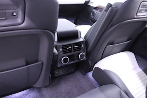 Vehicle image LAND ROVER Discovery 3.0 D I6 350 Dynamic HSE