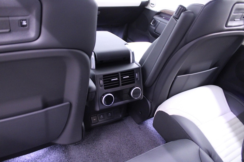 Vehicle image LAND ROVER DISCOVERY