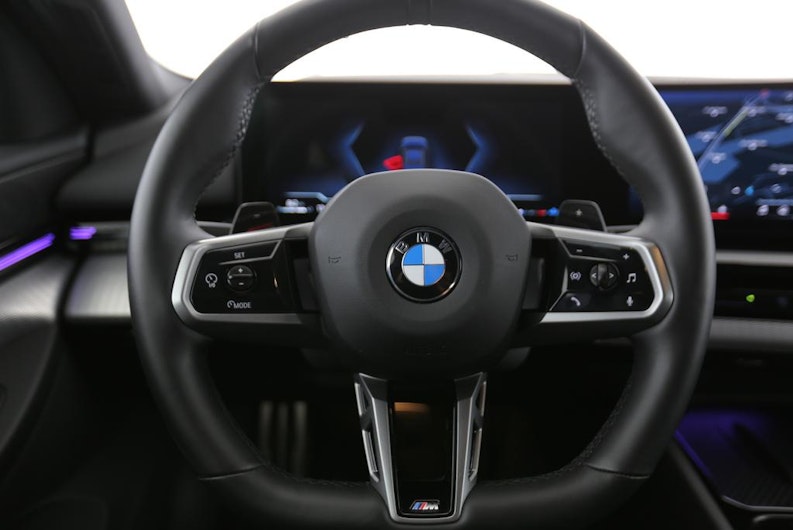 Vehicle image BMW 5 SERIES