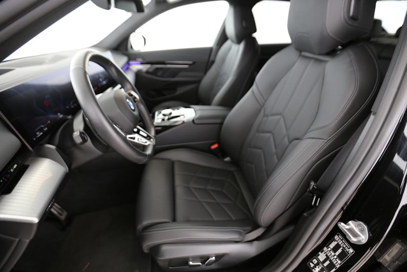 Vehicle image BMW 5 SERIES