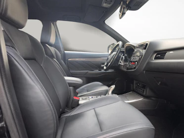 MITSUBISHI OUTLANDER 10