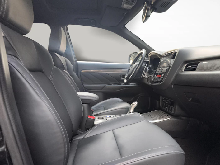 Fahrzeugbild MITSUBISHI OUTLANDER