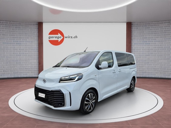 First vehicle image