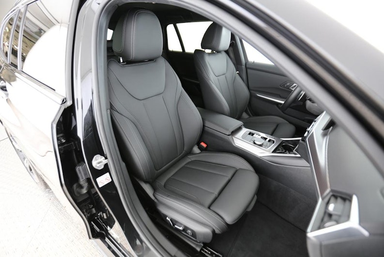 Vehicle image BMW 3 SERIES