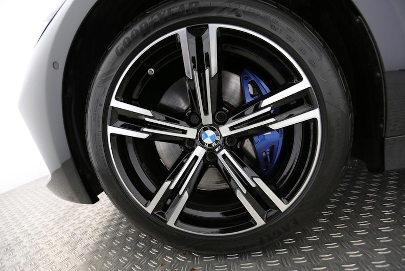 Vehicle image BMW 3 SERIES