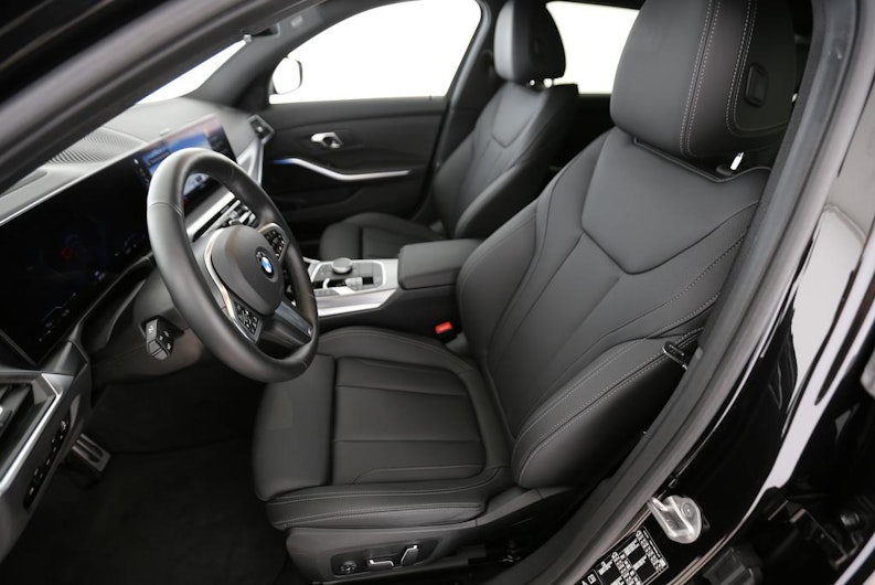 Vehicle image BMW 3 SERIES