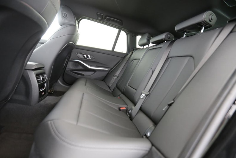 Vehicle image BMW 3 SERIES