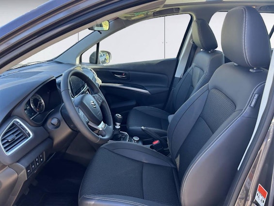 Vehicle image 9 Vehicle image 9