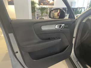 Volvo XC40 2.0 B4 MH Ultra Dark