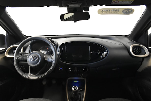 Vehicle image 6