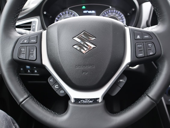 Vehicle image 18