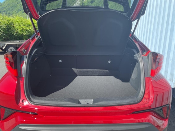 Vehicle image 15