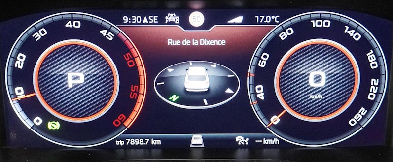 Vehicle image SKODA KAROQ