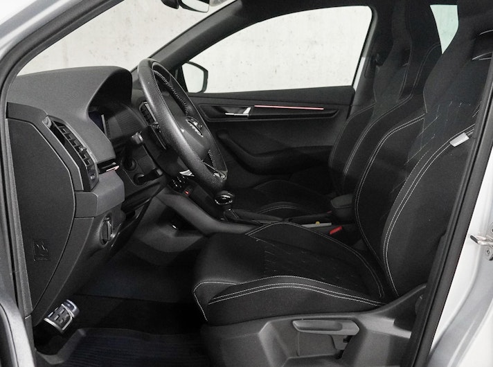 Vehicle image SKODA KAROQ